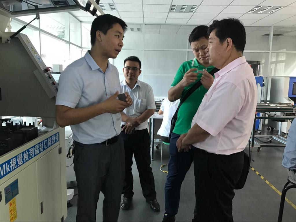 图为我院老师走访用人单位
