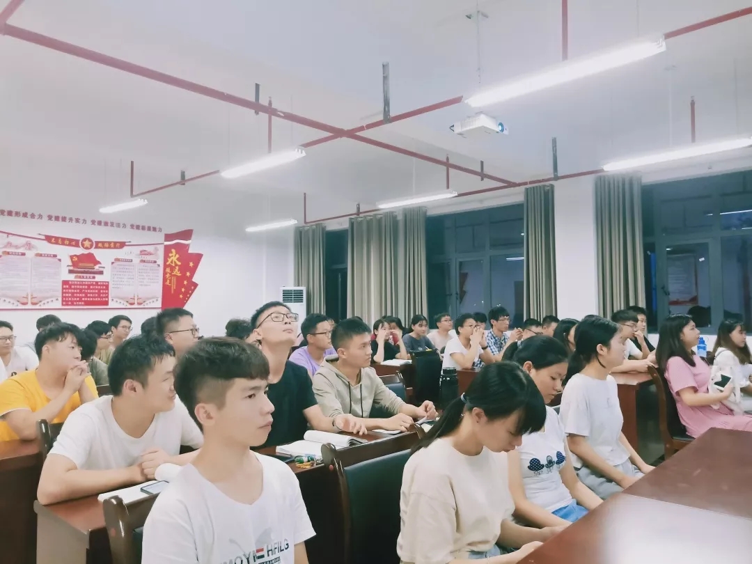 图为会议现场